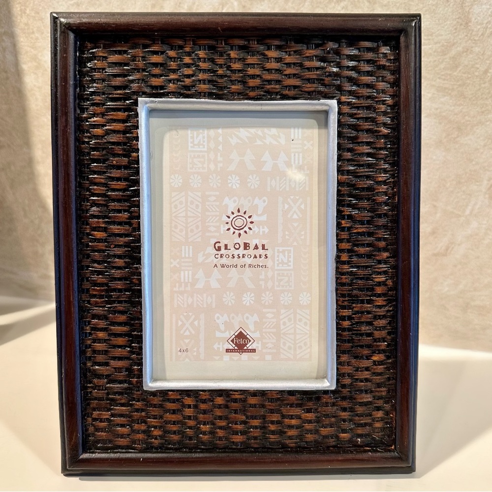 Fetco International Vertical/Horizontal 4 x 6 Flat Rattan Weave Wooden Frame